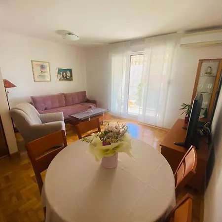 Paulina Apartment Split