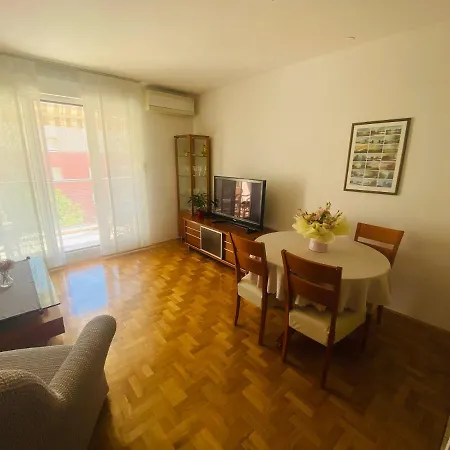 Paulina Apartment Split